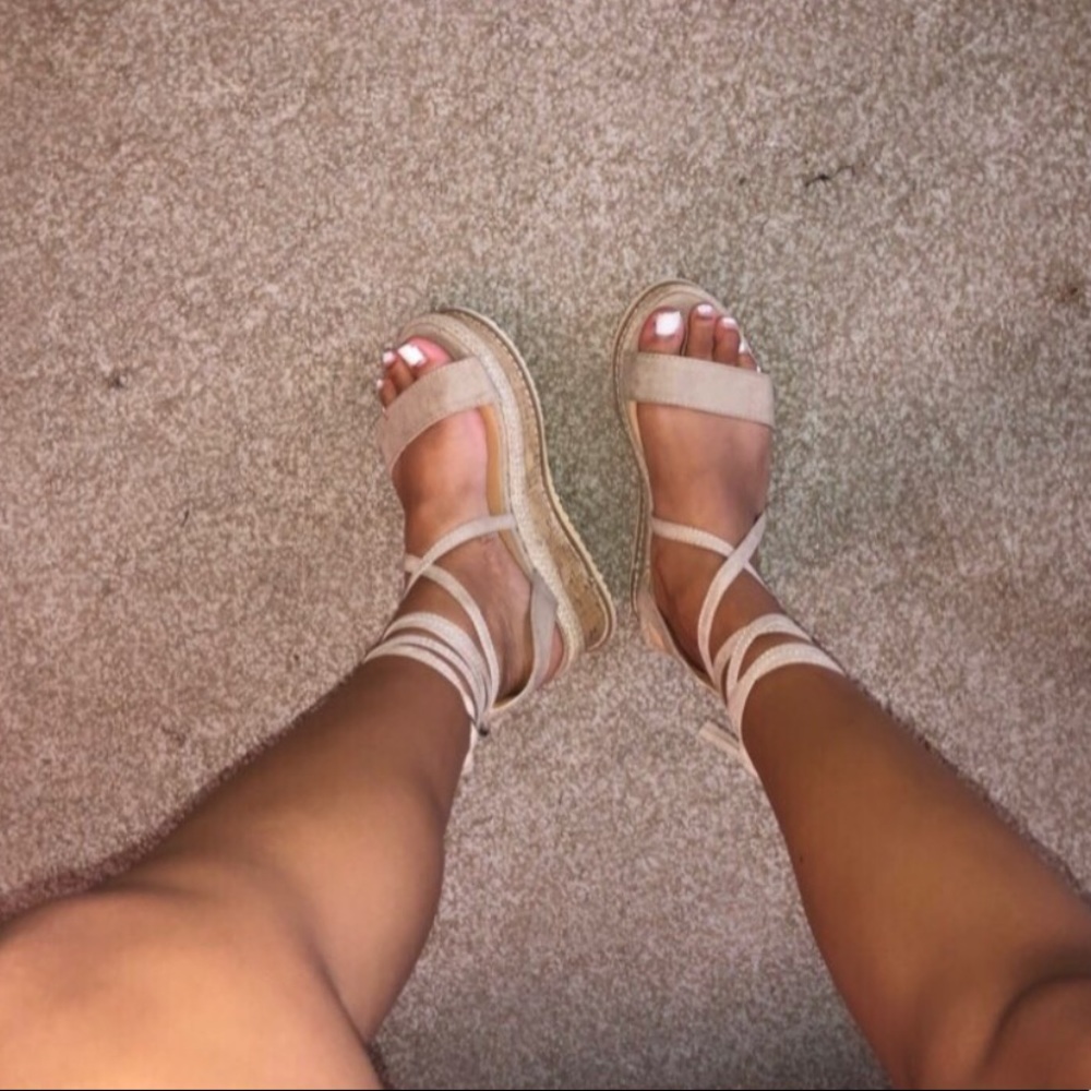 NEW lightweight lace up platform sandals